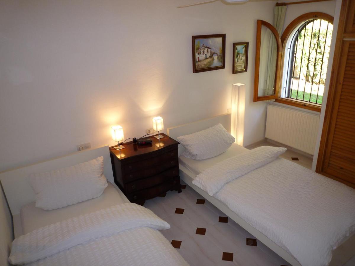 Private Villa Mit Eigenem Pool Unter Palmen Cala Llenya  Bagian luar foto